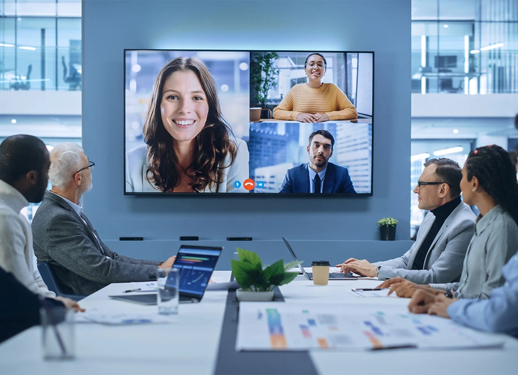 Sala de reunião para videoconferência com Zoom Rooms